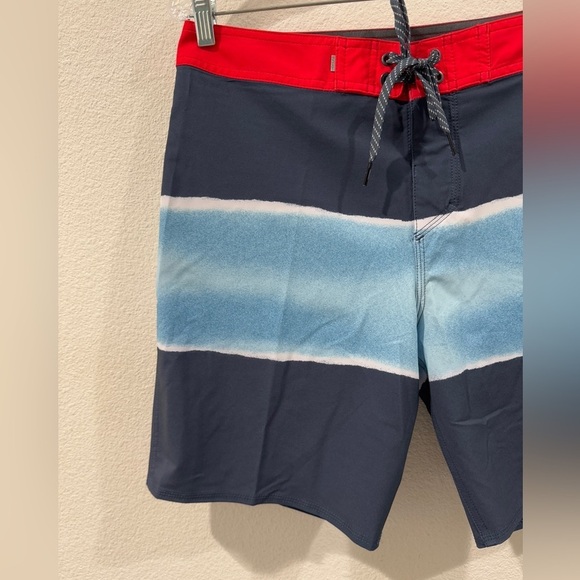 NWT Quiksilver Highline Surf Silk Airbrush Red White Blue Board Shorts Men's 31 - Picture 3 of 15